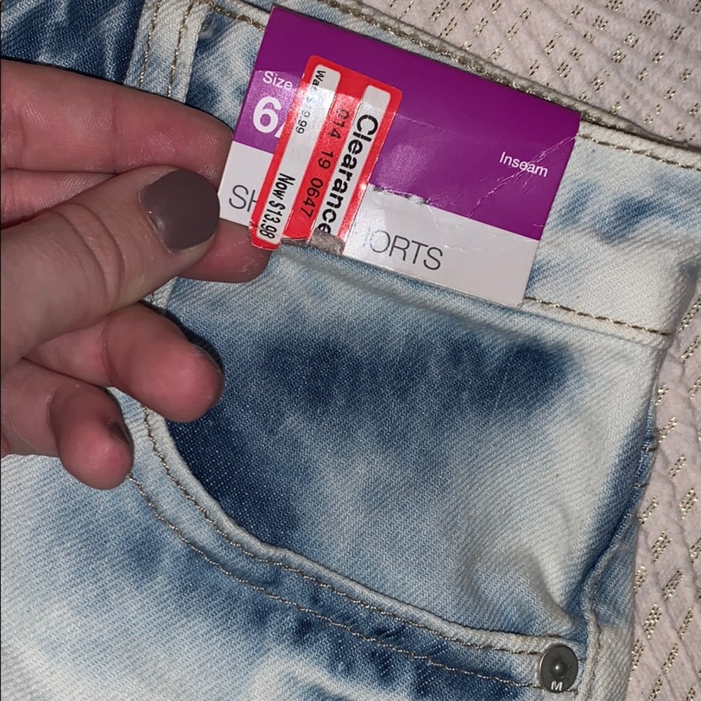 Shorts - Picture 4 of 4
